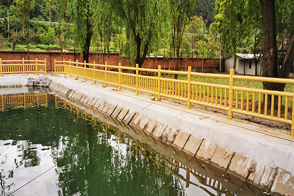 仿（fǎng）竹欄杆